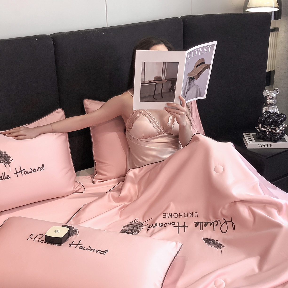 91家纺网 家纺一手货源 找家纺 吾诺家居 2026新款双拼及羽毛刺绣夏被夏凉被空调被四件套-柔羽 羽毛豆沙