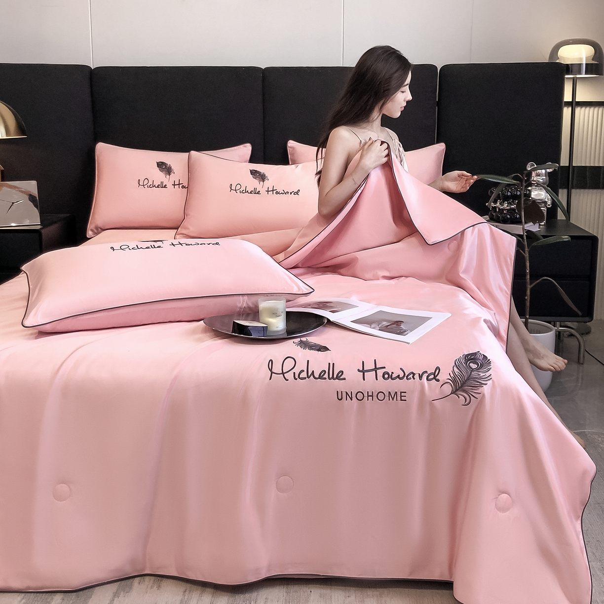 91家纺网 家纺一手货源 找家纺 吾诺家居 2026新款双拼及羽毛刺绣夏被夏凉被空调被四件套-柔羽 羽毛豆沙