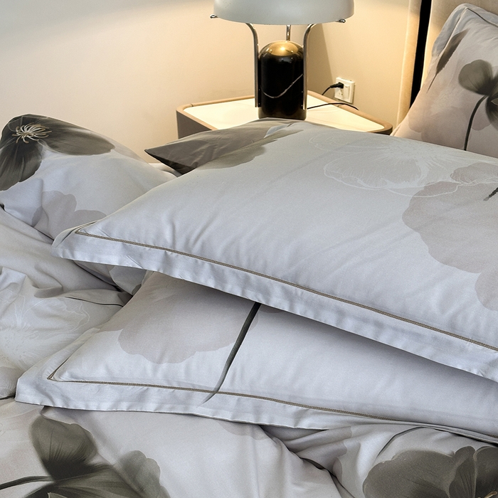 91家纺网 家纺一手货源 找家纺 （总）眷恋家纺 2025新款牛奶绒加厚卡通刺绣四件套-旺仔