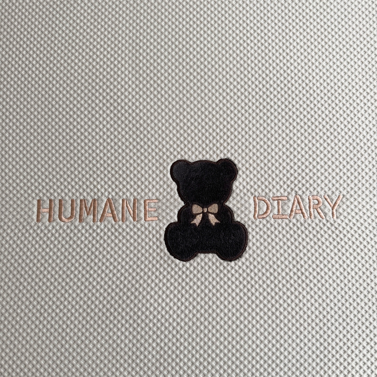 91家纺网 家纺一手货源 找家纺 （总）雯豆家纺 2026新款PE中分子绣花床笠三件套夏季凉感豆豆席子床罩-墨仔熊