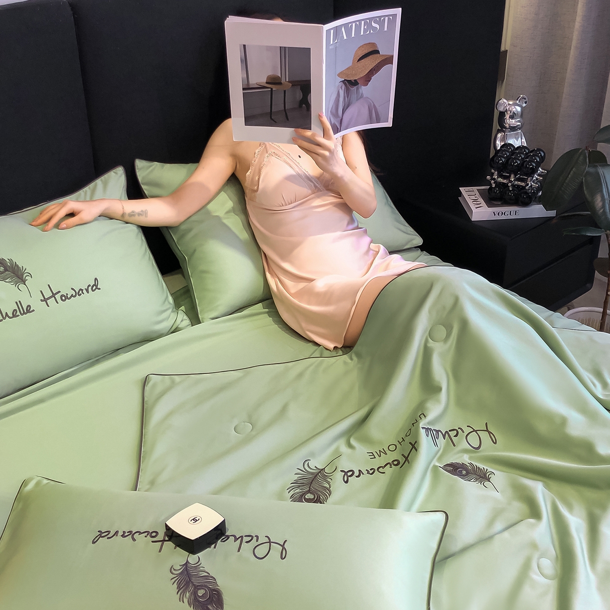 91家纺网 家纺一手货源 找家纺 吾诺家居 2026新款双拼及羽毛刺绣夏被夏凉被空调被四件套-柔羽 羽毛果绿