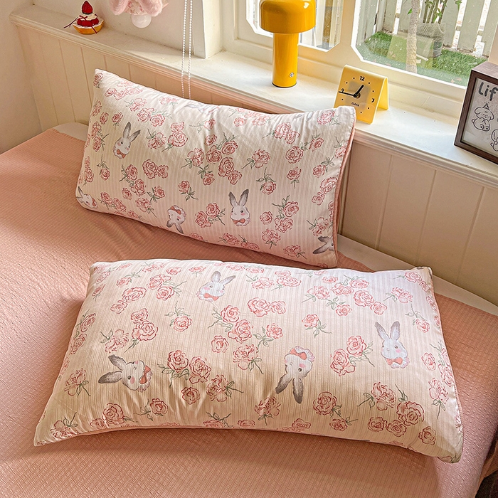 91家纺网 家纺一手货源 找家纺 王朝国际 2026新款A类彩竺棉印花夏被四件套 花与兔