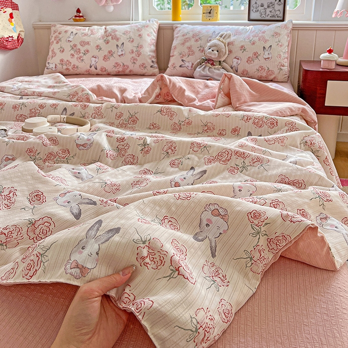 91家纺网 家纺一手货源 找家纺 王朝国际 2026新款A类彩竺棉印花夏被四件套 花与兔