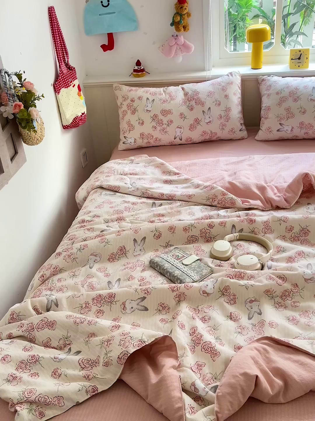 91家纺网 家纺一手货源 找家纺 王朝国际 2026新款A类彩竺棉印花夏被四件套 花与兔