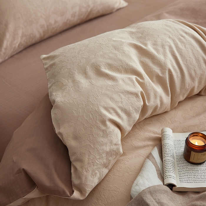 91家纺网 家纺一手货源 找家纺 沐珩家纺 2026新款全棉纯棉提花大雁纹磨毛四件套人字纹四件套（欧式茛苕纹） 茛苕纹-暖米咖