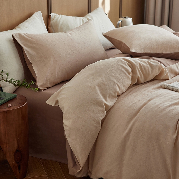 91家纺网 家纺一手货源 找家纺 沐珩家纺 2026新款全棉纯棉提花大雁纹磨毛四件套人字纹四件套（欧式茛苕纹） 茛苕纹-暖米咖