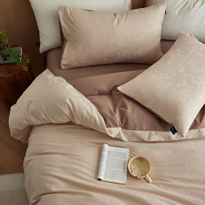 91家纺网 家纺一手货源 找家纺 沐珩家纺 2026新款全棉纯棉提花大雁纹磨毛四件套人字纹四件套（欧式茛苕纹） 茛苕纹-暖米咖