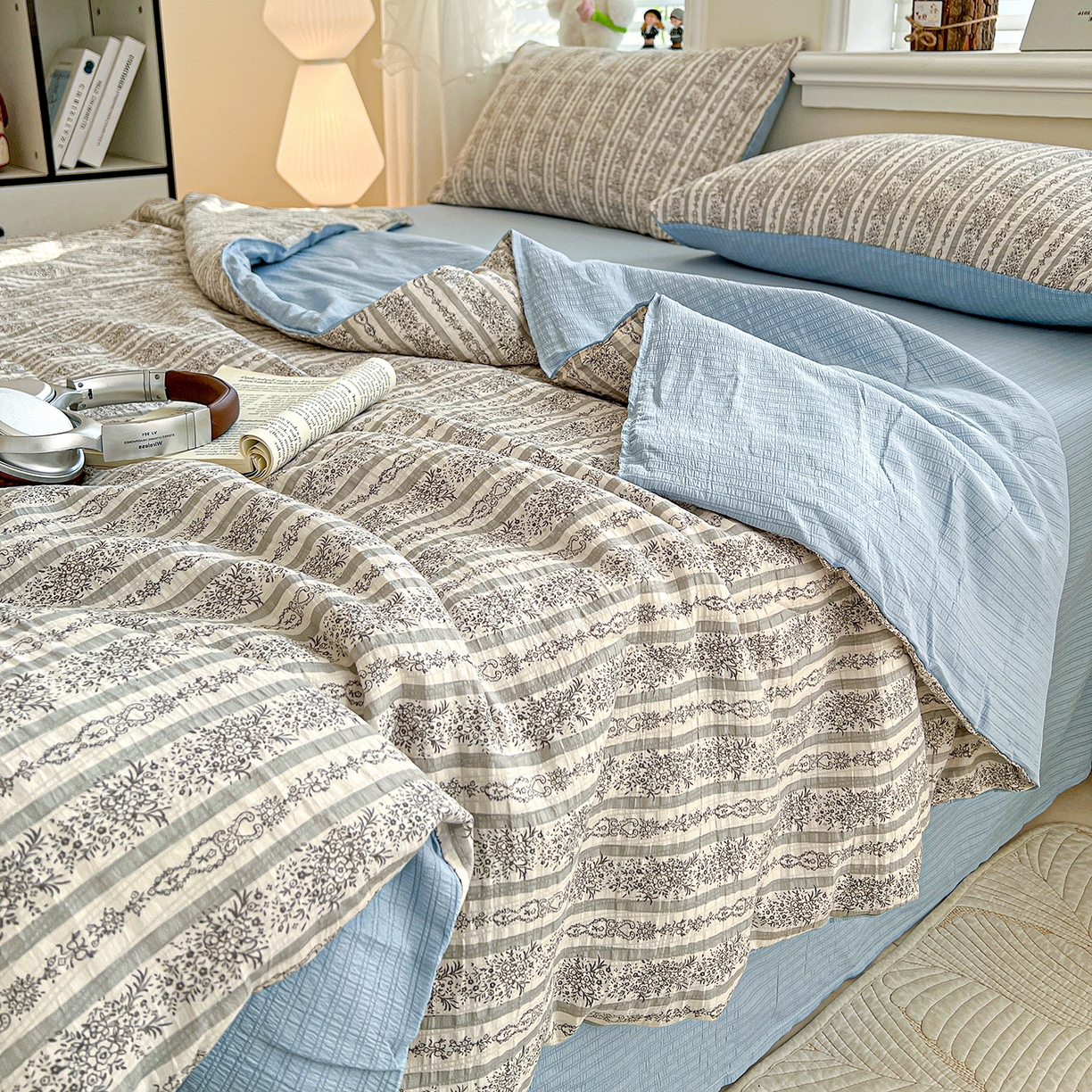 91家纺网 家纺一手货源 找家纺 王朝国际 2026新款A类彩竺棉印花夏被四件套 蓝墨