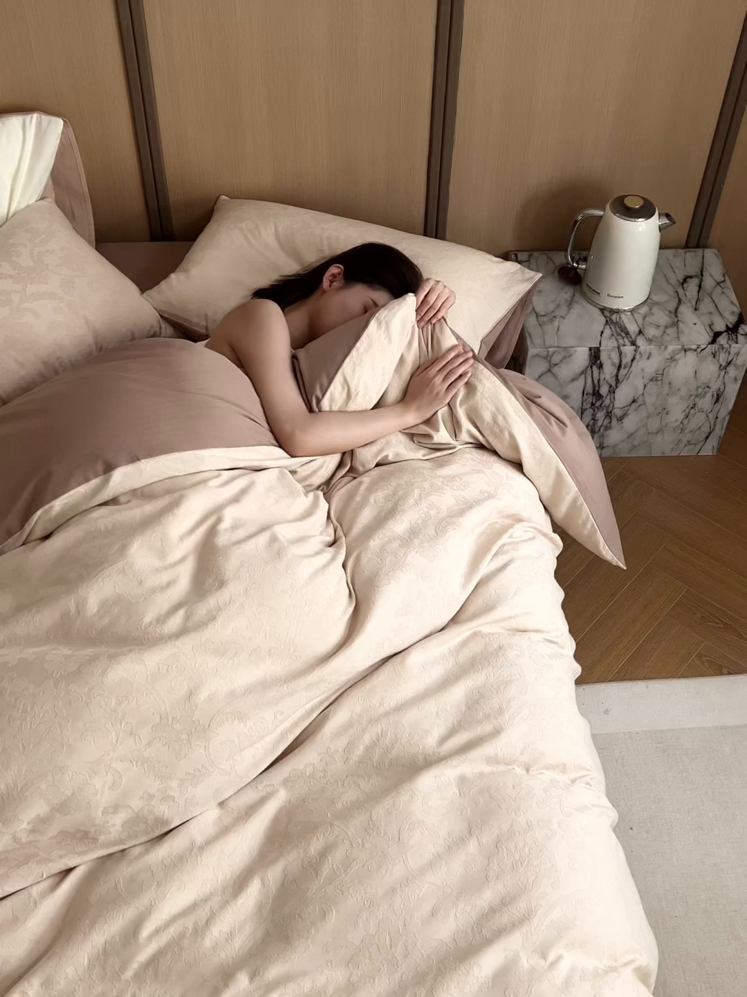 91家纺网 家纺一手货源 找家纺 沐珩家纺 2026新款全棉纯棉提花大雁纹磨毛四件套人字纹四件套（欧式茛苕纹） 茛苕纹-暖米咖