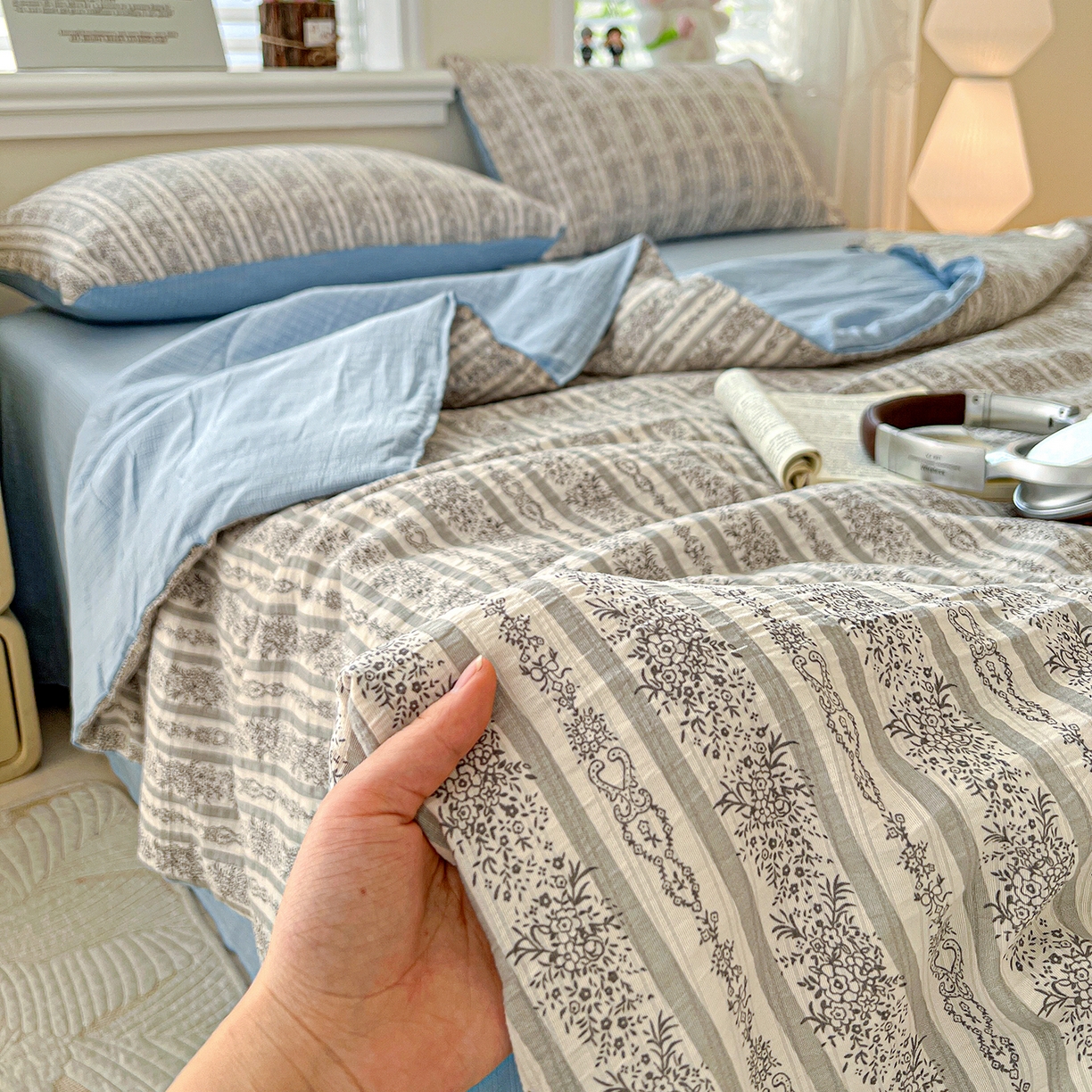 91家纺网 家纺一手货源 找家纺 王朝国际 2026新款A类彩竺棉印花夏被四件套 蓝墨