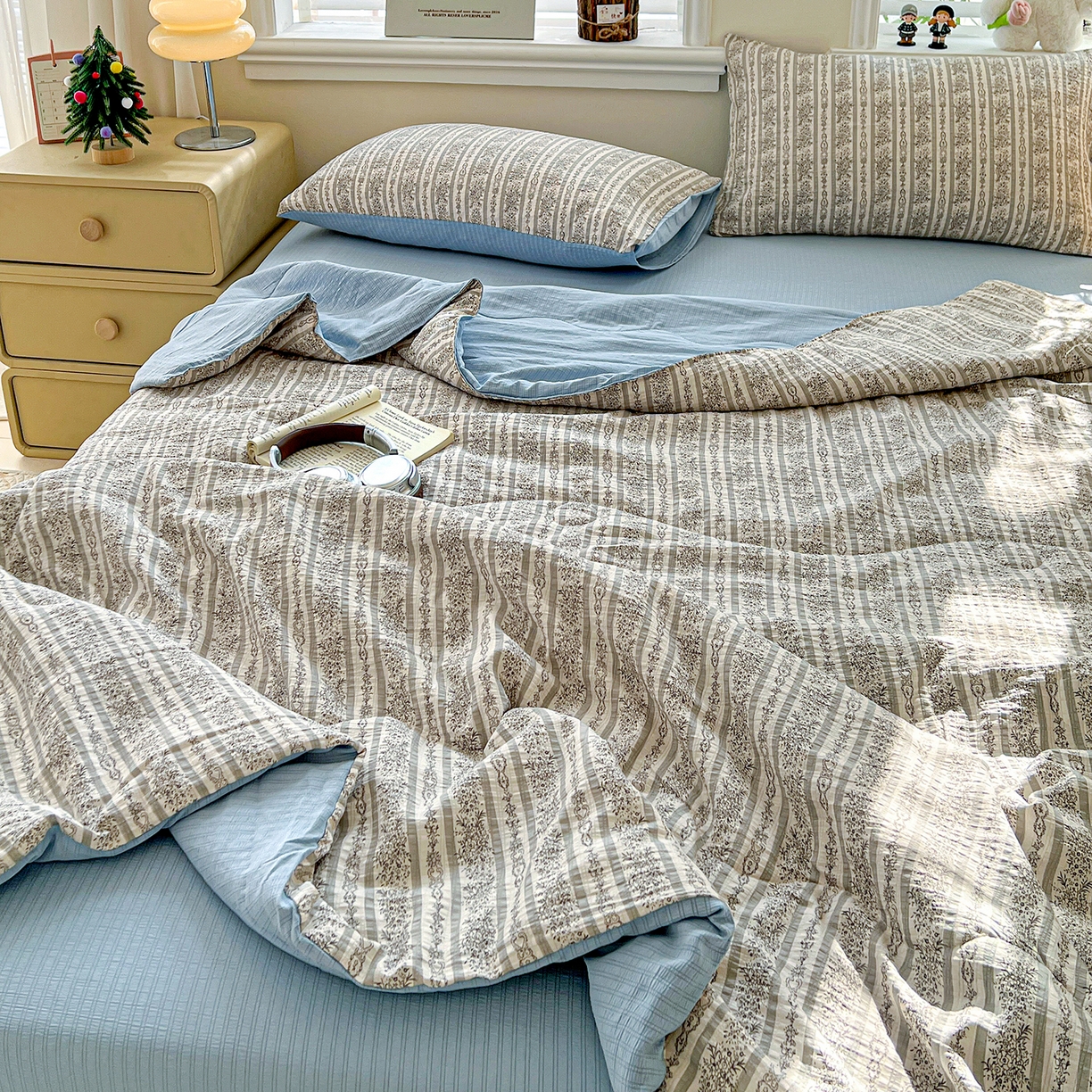 91家纺网 家纺一手货源 找家纺 王朝国际 2026新款A类彩竺棉印花夏被四件套 蓝墨