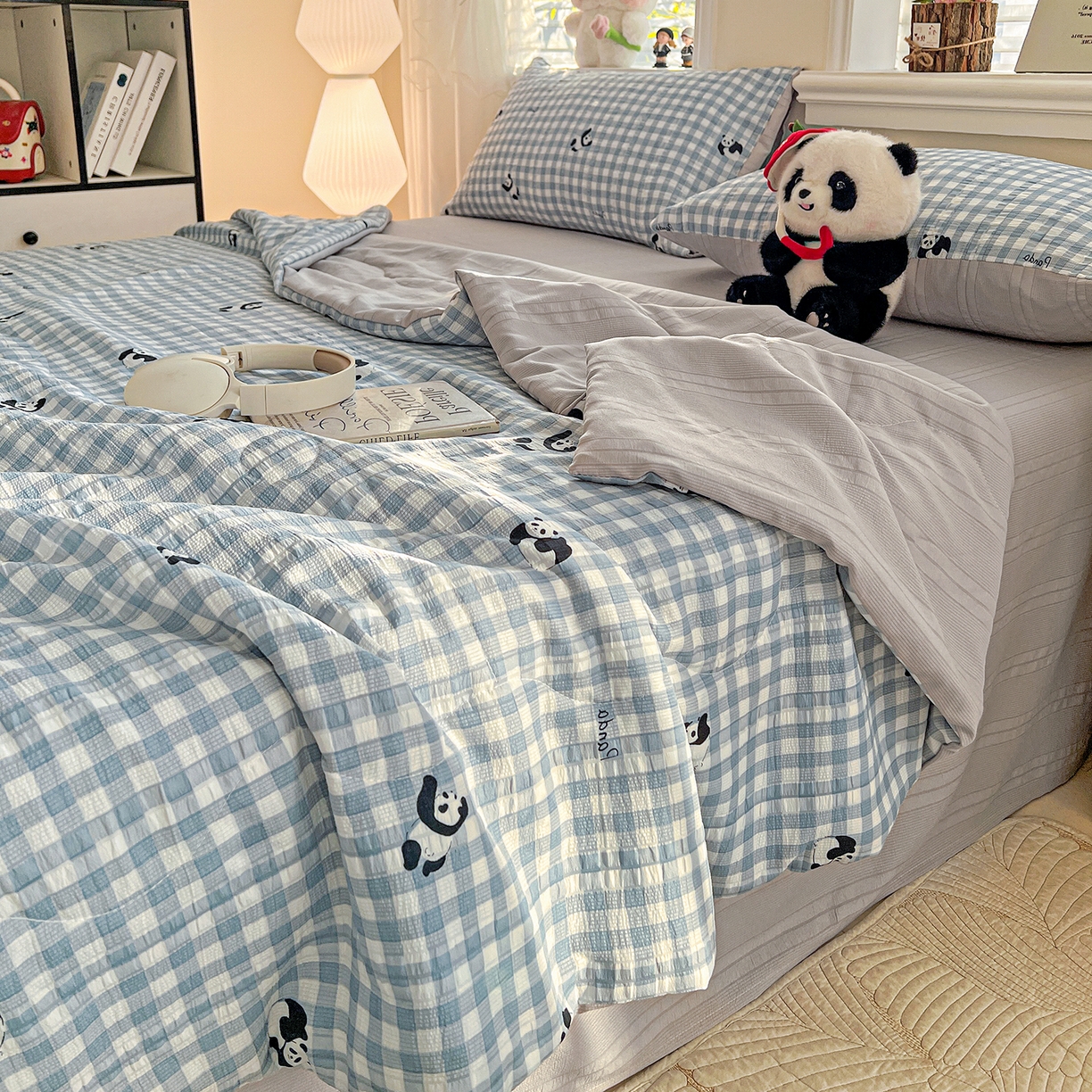 91家纺网 家纺一手货源 找家纺 王朝国际 2026新款A类彩竺棉印花夏被四件套 蓝胖子