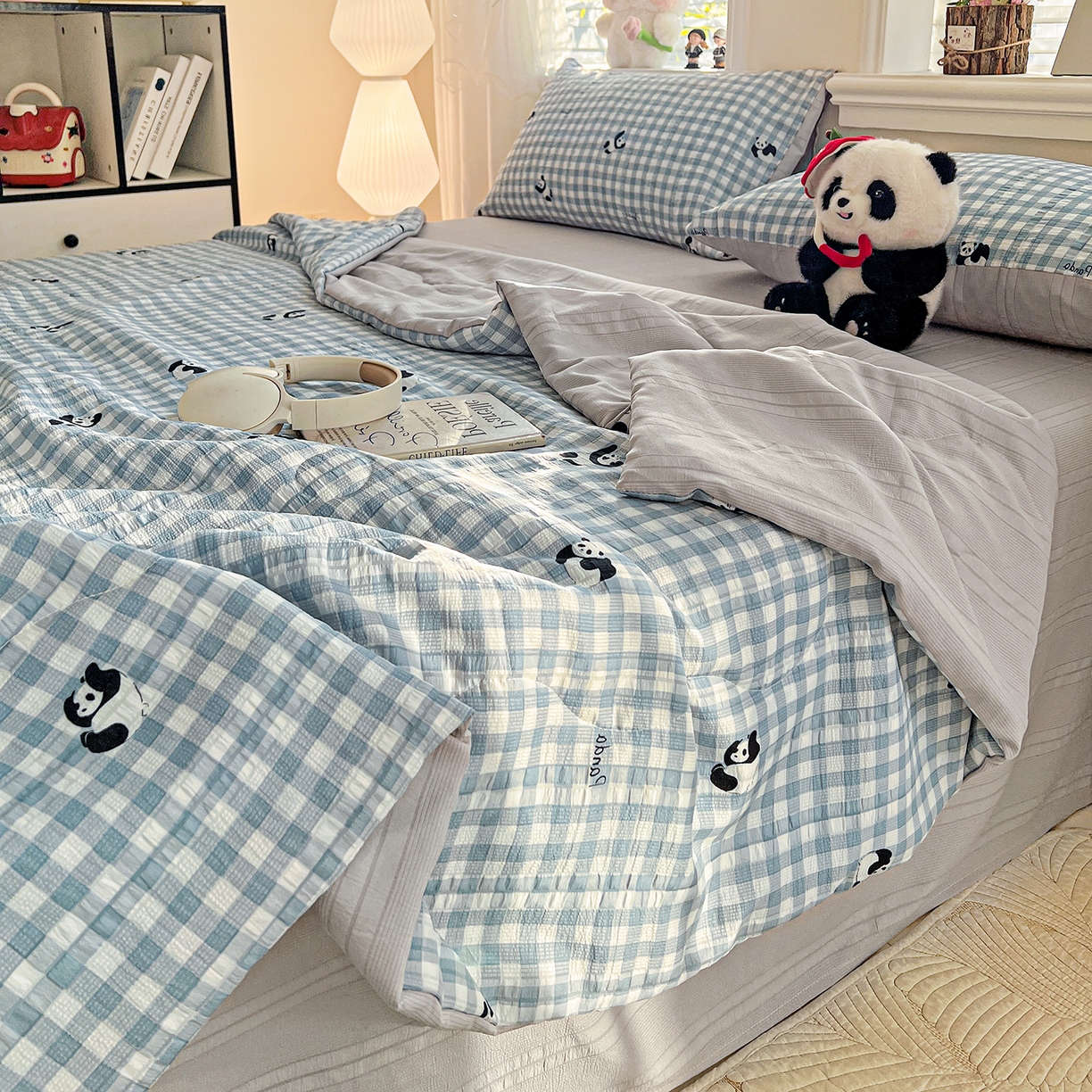 91家纺网 家纺一手货源 找家纺 王朝国际 2026新款A类彩竺棉印花夏被四件套 蓝胖子