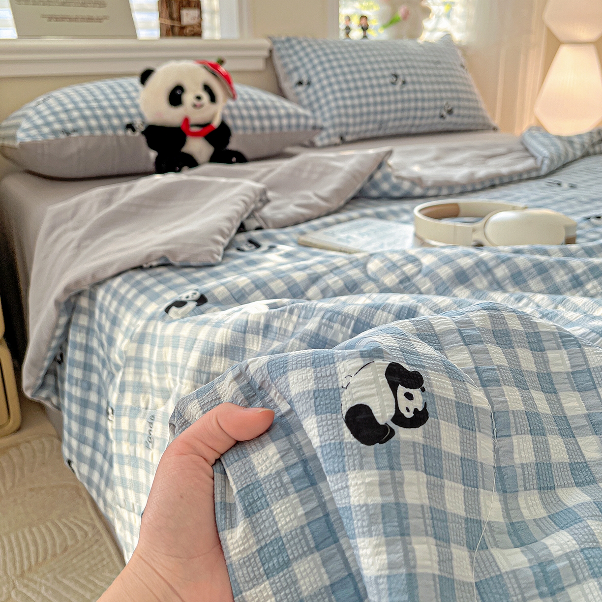 91家纺网 家纺一手货源 找家纺 王朝国际 2026新款A类彩竺棉印花夏被四件套 蓝胖子