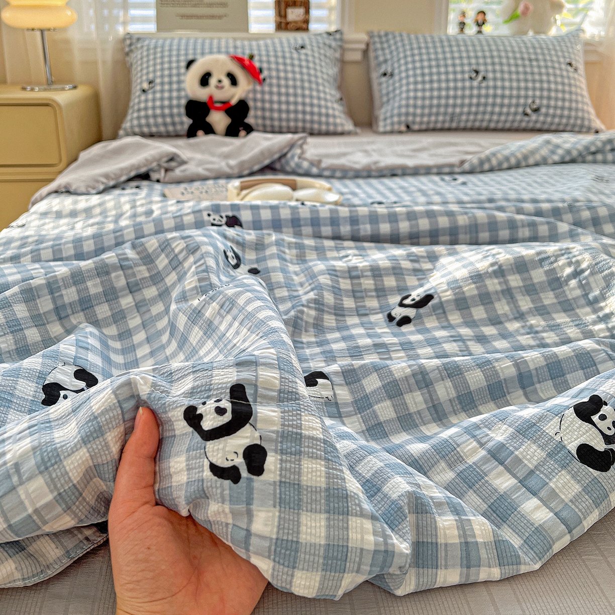 91家纺网 家纺一手货源 找家纺 王朝国际 2026新款A类彩竺棉印花夏被四件套 蓝胖子