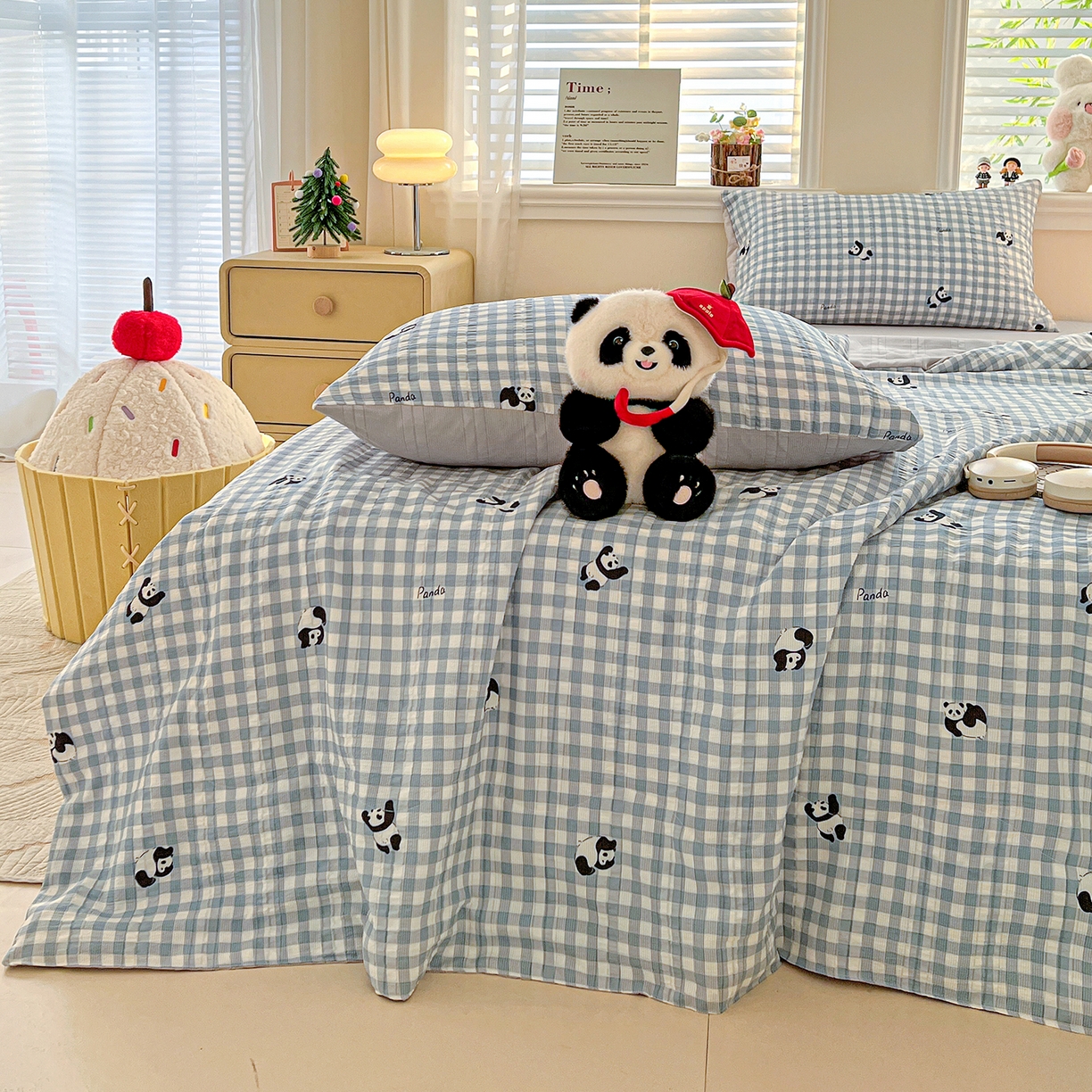 91家纺网 家纺一手货源 找家纺 王朝国际 2026新款A类彩竺棉印花夏被四件套 蓝胖子