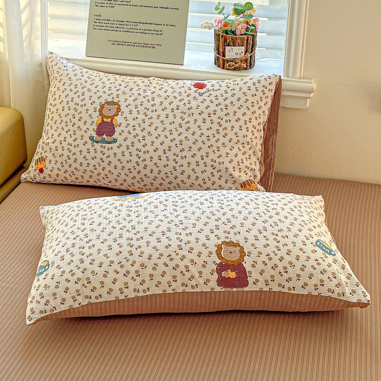 91家纺网 家纺一手货源 找家纺 王朝国际 2026新款A类彩竺棉印花夏被四件套 萌狮花境