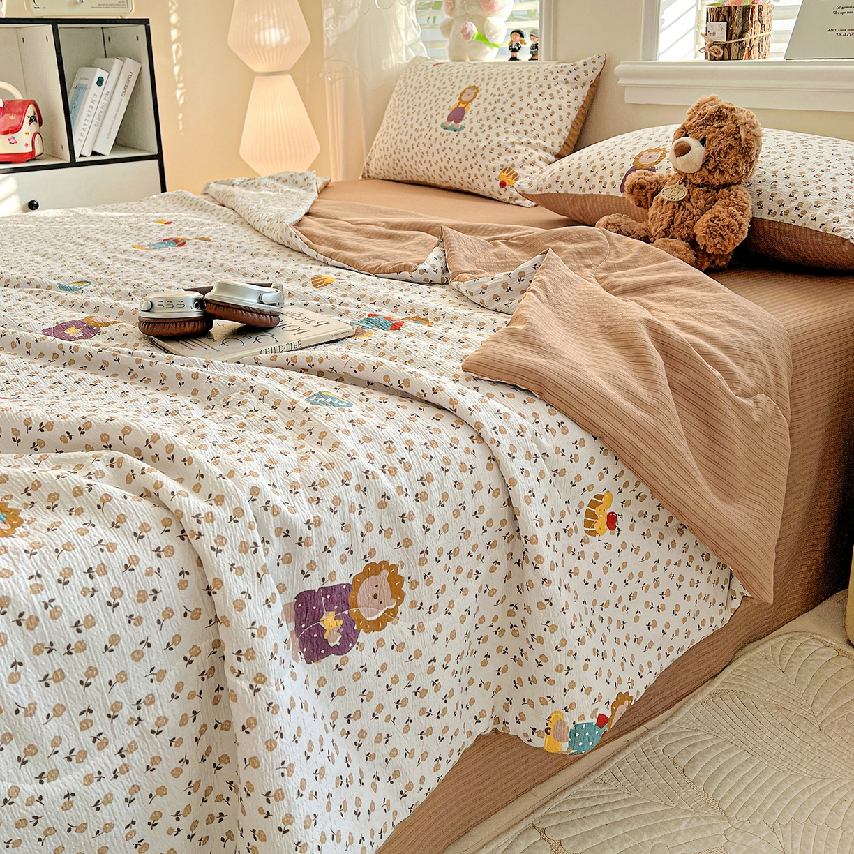 91家纺网 家纺一手货源 找家纺 王朝国际 2026新款A类彩竺棉印花夏被四件套 萌狮花境