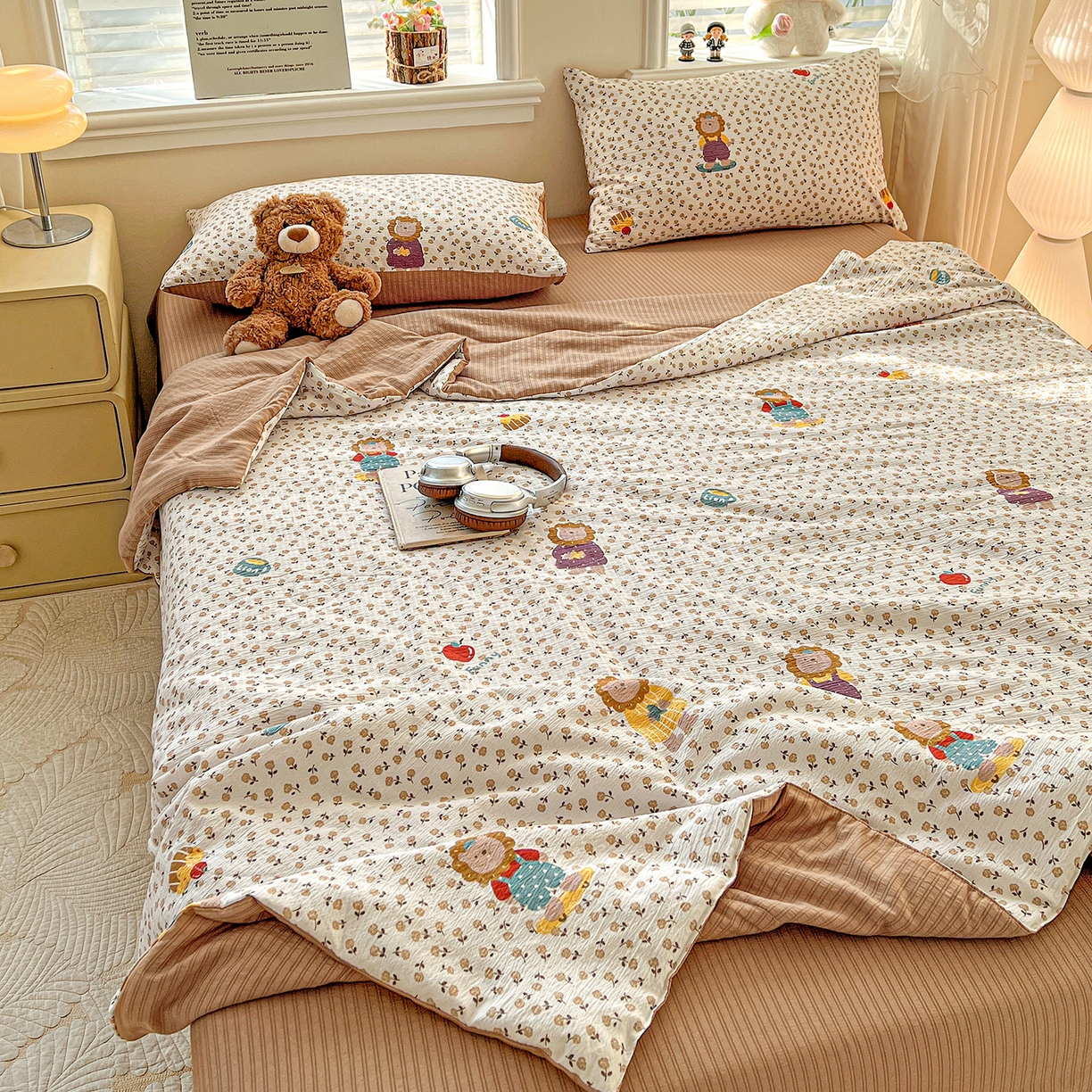 91家纺网 家纺一手货源 找家纺 王朝国际 2026新款A类彩竺棉印花夏被四件套 萌狮花境