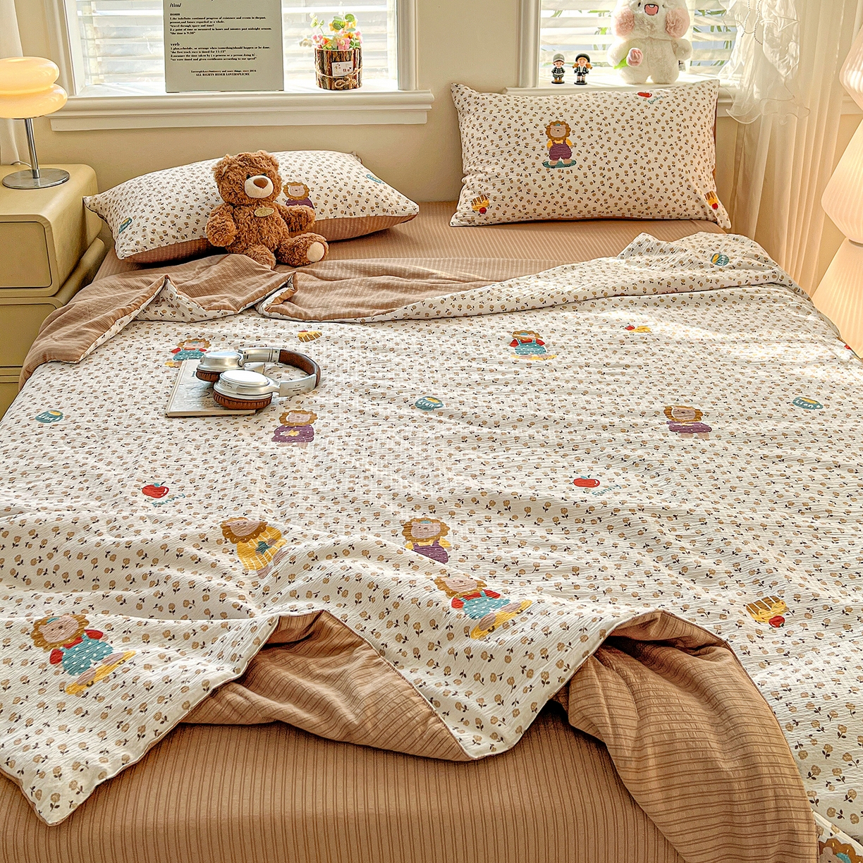 91家纺网 家纺一手货源 找家纺 王朝国际 2026新款A类彩竺棉印花夏被四件套 萌狮花境