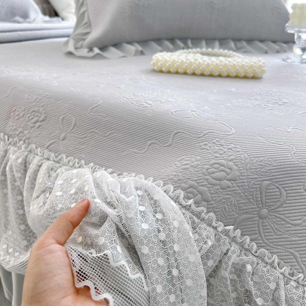 91家纺网 家纺一手货源 找家纺 恋尚羽 2026新款高分子PE凉泡泡大床裙凉感席波浪冰豆豆凉席席子三件套-蝴蝶结系列手捧花 灰色