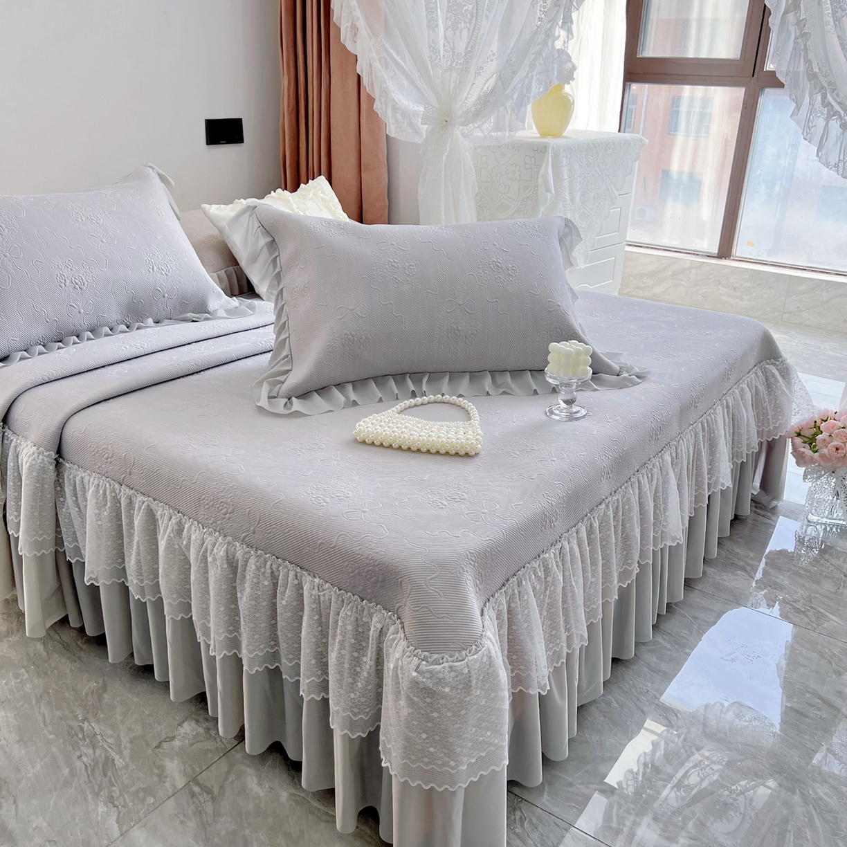 91家纺网 家纺一手货源 找家纺 恋尚羽 2026新款高分子PE凉泡泡大床裙凉感席波浪冰豆豆凉席席子三件套-蝴蝶结系列手捧花 灰色