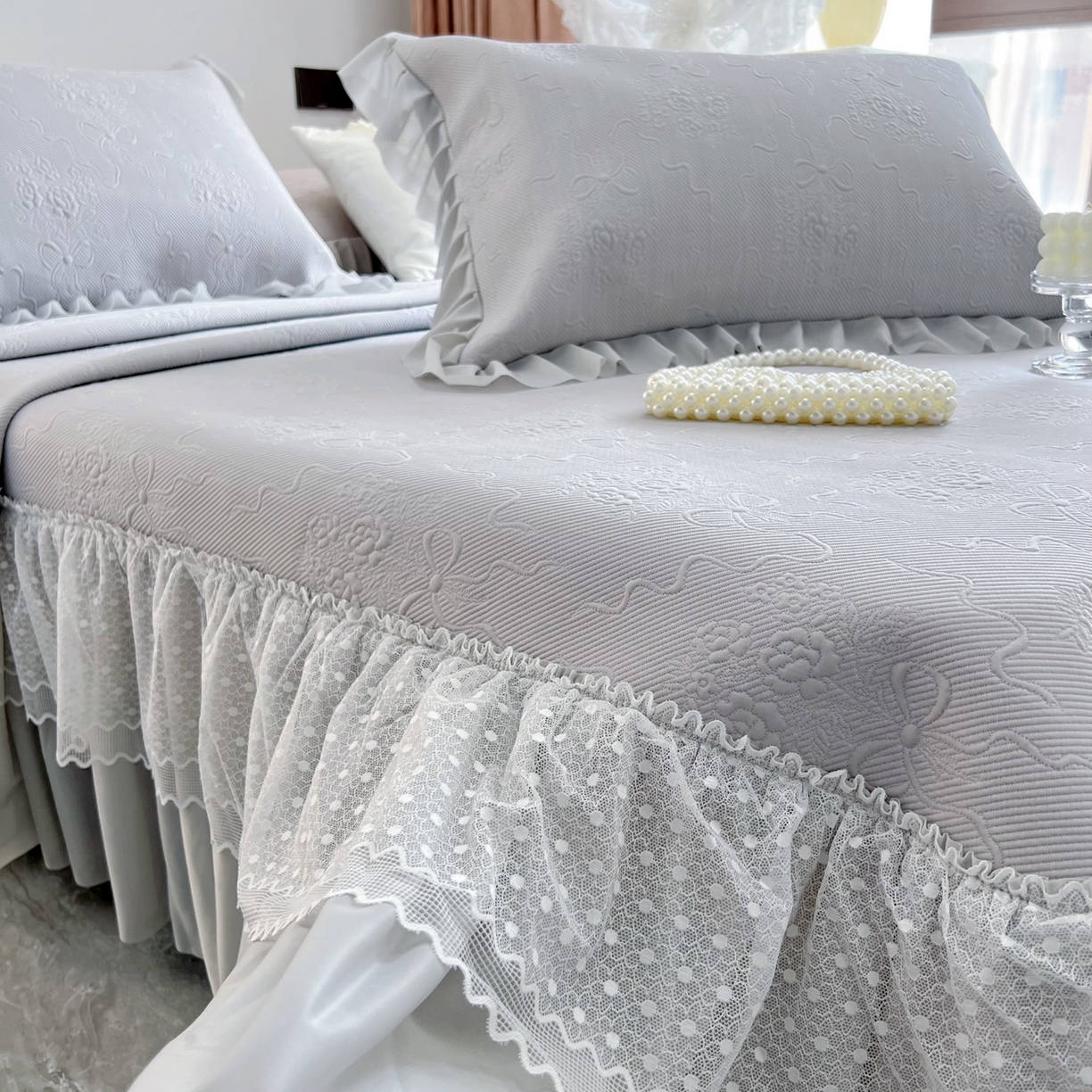 91家纺网 家纺一手货源 找家纺 恋尚羽 2026新款高分子PE凉泡泡大床裙凉感席波浪冰豆豆凉席席子三件套-蝴蝶结系列手捧花 灰色