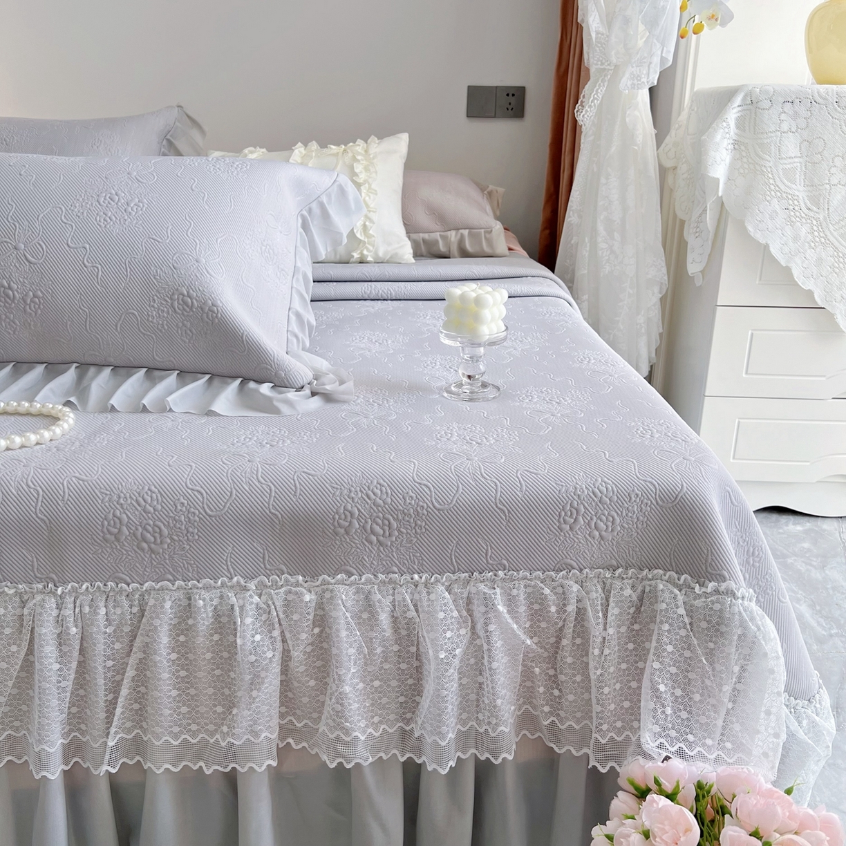 91家纺网 家纺一手货源 找家纺 恋尚羽 2026新款高分子PE凉泡泡大床裙凉感席波浪冰豆豆凉席席子三件套-蝴蝶结系列手捧花 灰色