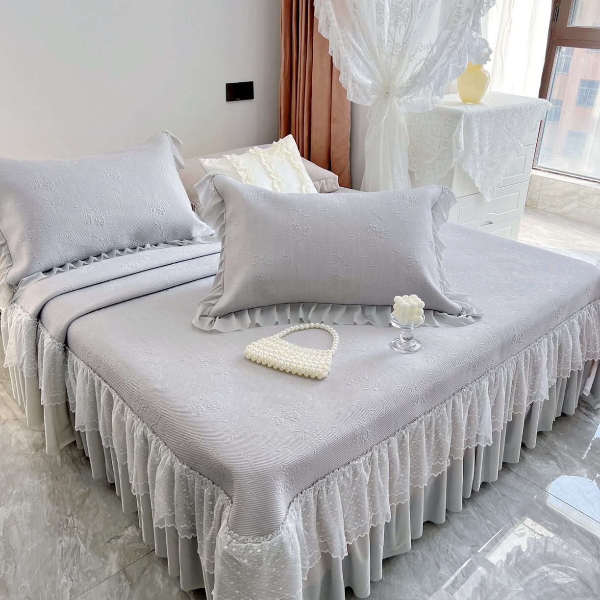 91家纺网 家纺一手货源 找家纺 恋尚羽 2026新款高分子PE凉泡泡大床裙凉感席波浪冰豆豆凉席席子三件套-蝴蝶结系列手捧花 灰色