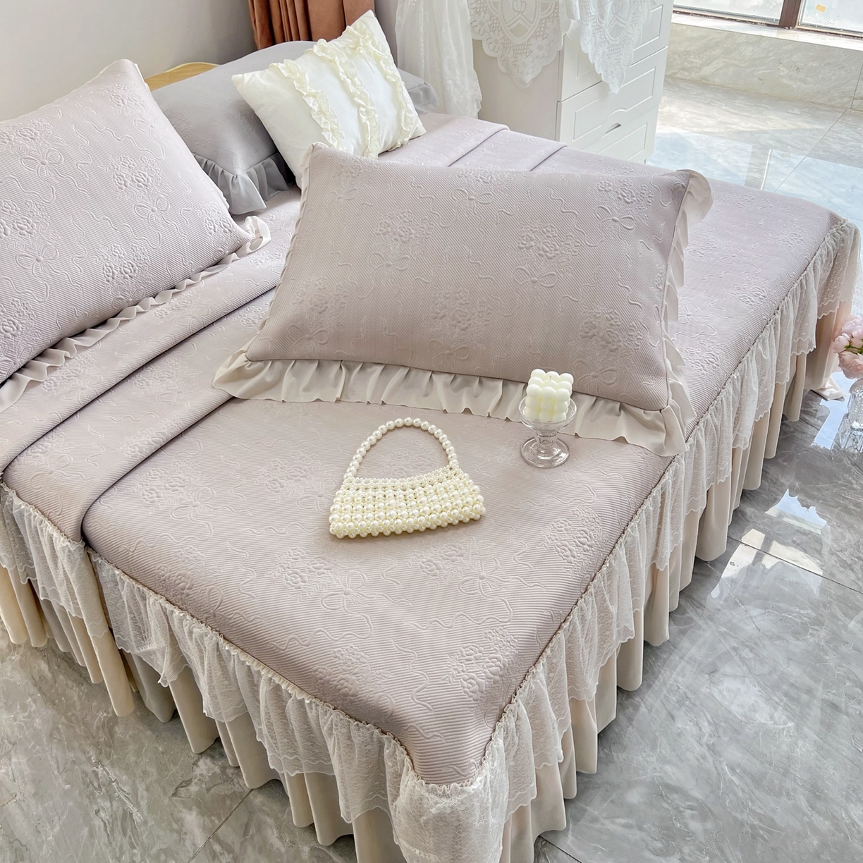 91家纺网 家纺一手货源 找家纺 恋尚羽 2026新款高分子PE凉泡泡大床裙凉感席波浪冰豆豆凉席席子三件套-蝴蝶结系列手捧花 咖色