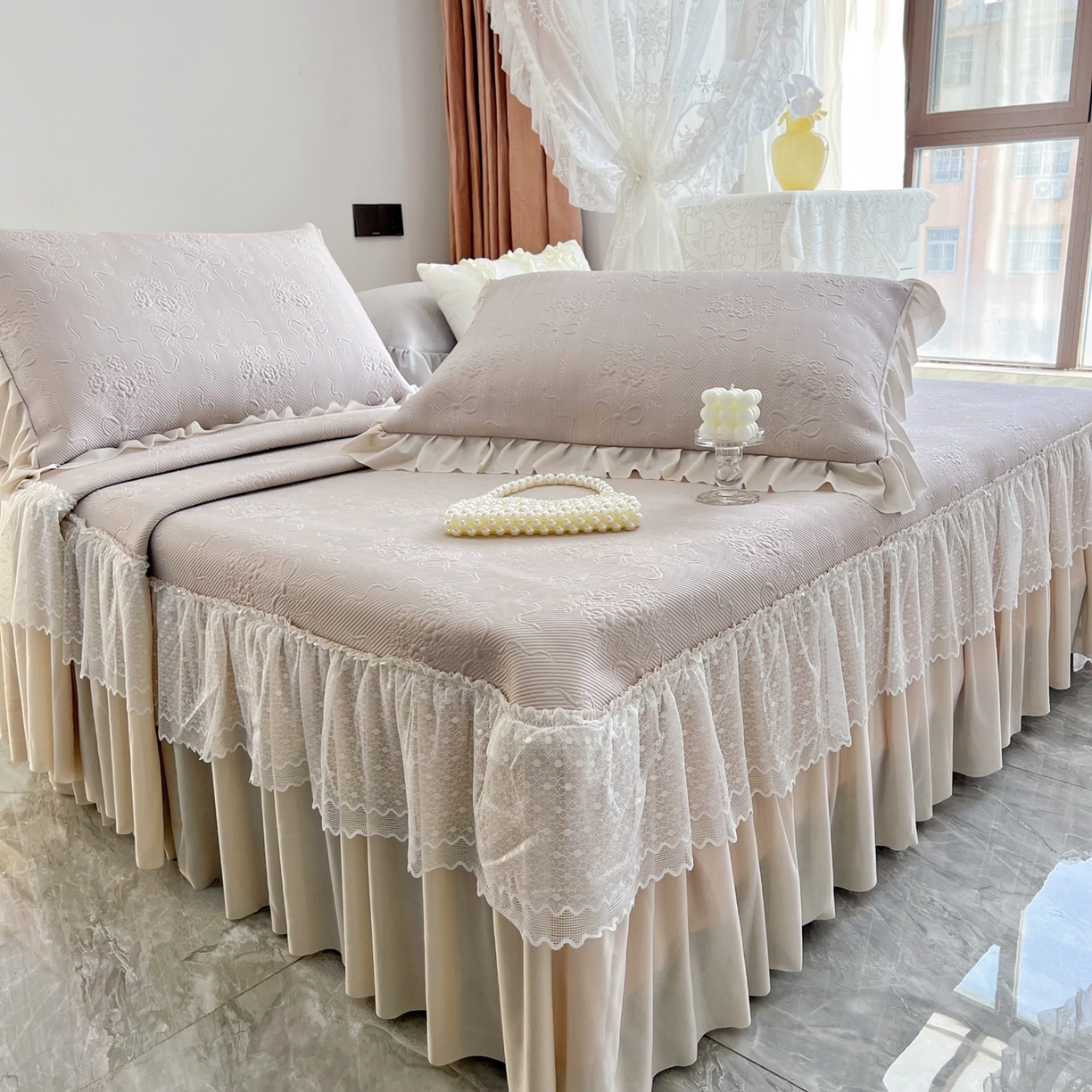 91家纺网 家纺一手货源 找家纺 恋尚羽 2026新款高分子PE凉泡泡大床裙凉感席波浪冰豆豆凉席席子三件套-蝴蝶结系列手捧花 咖色