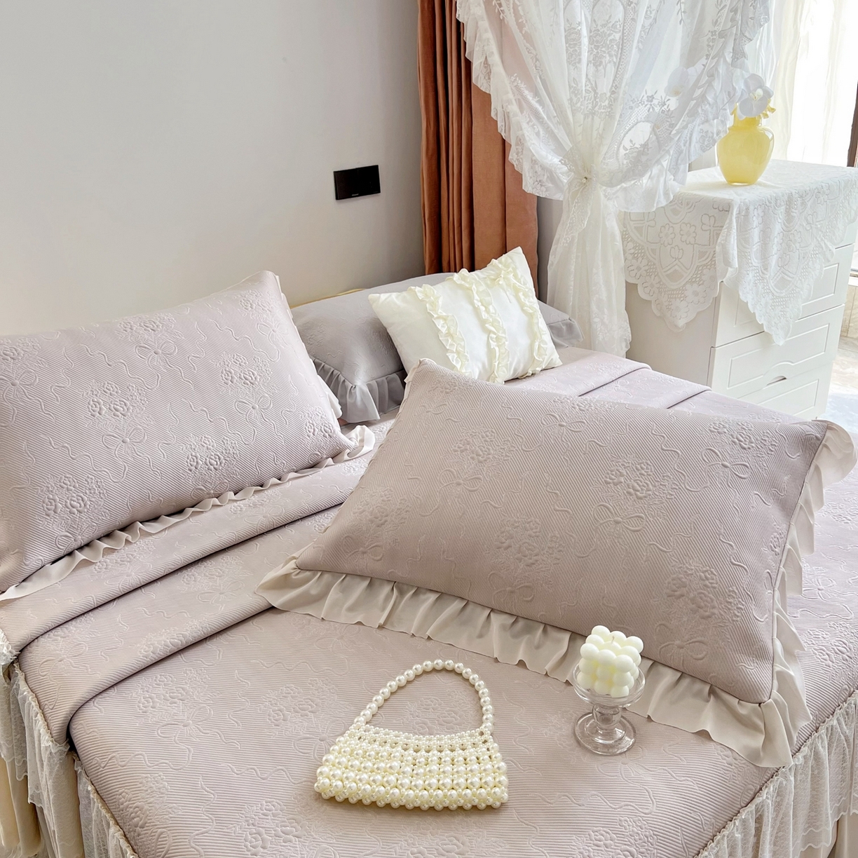 91家纺网 家纺一手货源 找家纺 恋尚羽 2026新款高分子PE凉泡泡大床裙凉感席波浪冰豆豆凉席席子三件套-蝴蝶结系列手捧花 咖色