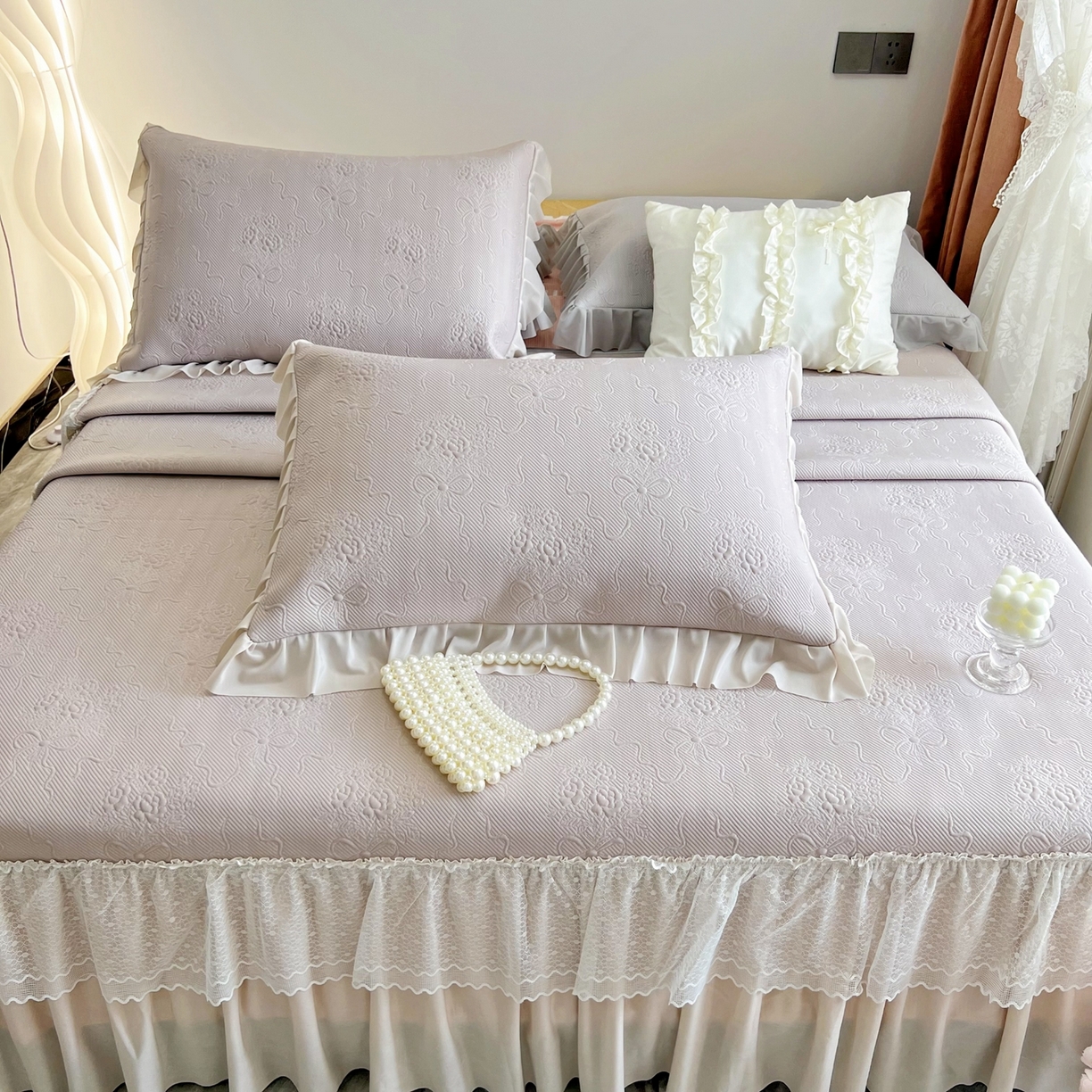 91家纺网 家纺一手货源 找家纺 恋尚羽 2026新款高分子PE凉泡泡大床裙凉感席波浪冰豆豆凉席席子三件套-蝴蝶结系列手捧花 咖色