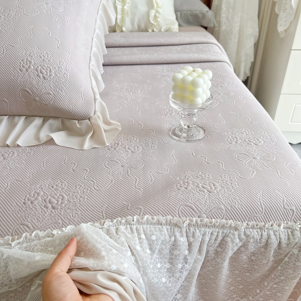 91家纺网 家纺一手货源 找家纺 恋尚羽 2026新款高分子PE凉泡泡大床裙凉感席波浪冰豆豆凉席席子三件套-蝴蝶结系列手捧花 咖色