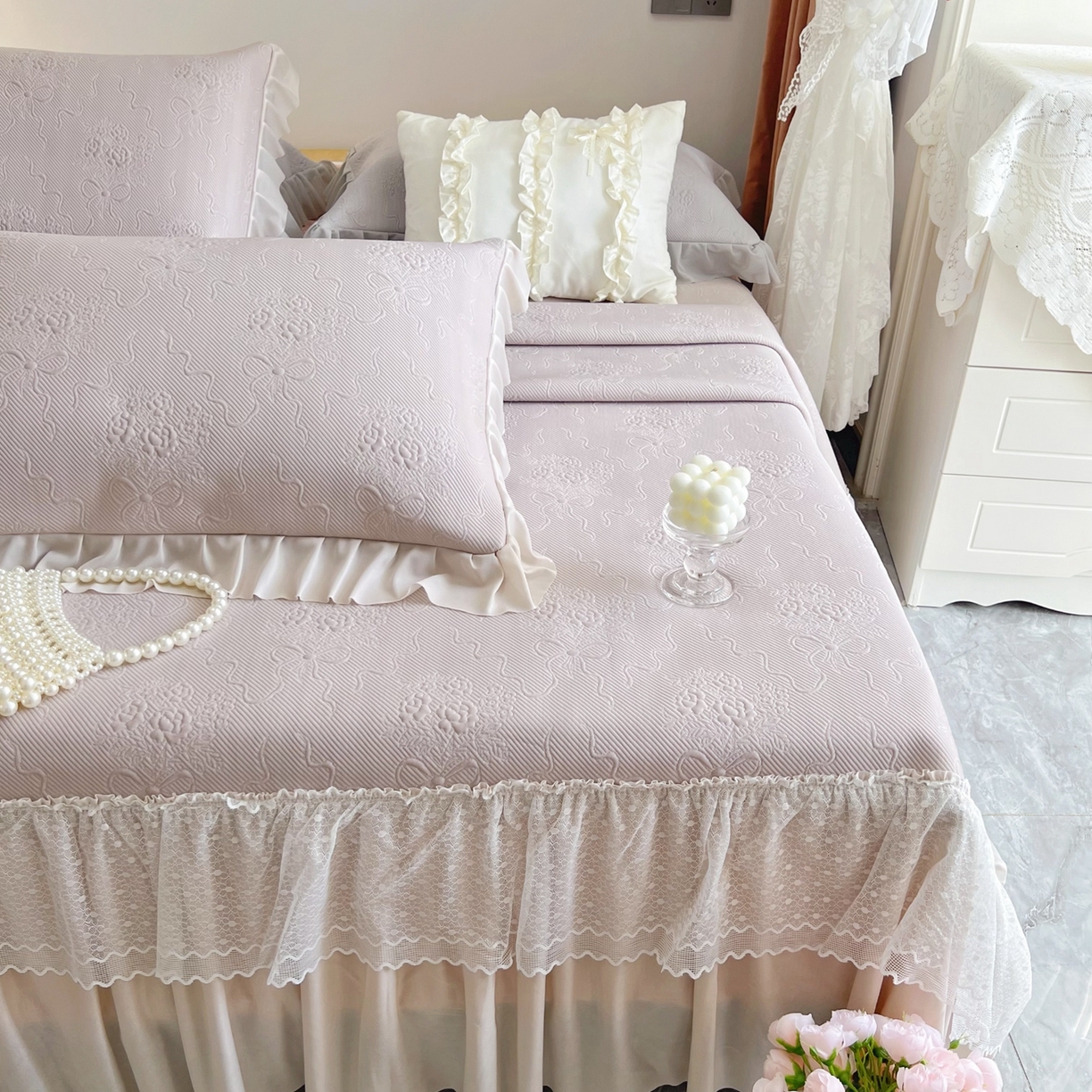 91家纺网 家纺一手货源 找家纺 恋尚羽 2026新款高分子PE凉泡泡大床裙凉感席波浪冰豆豆凉席席子三件套-蝴蝶结系列手捧花 咖色