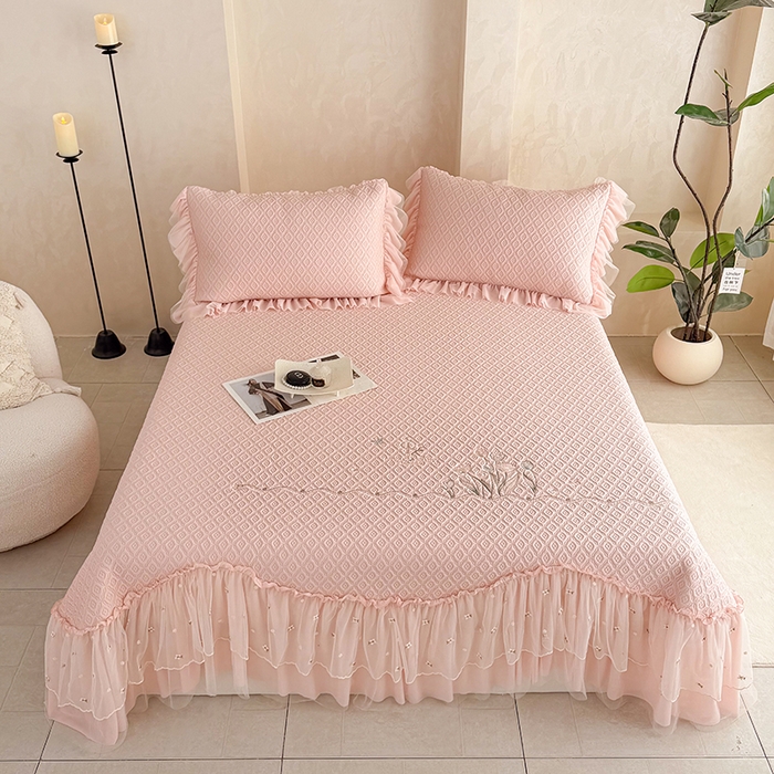 91家纺网 家纺一手货源 找家纺 金绣美居 2026新款PE高分子凉感席冰感床裙款三件套-安然影 安然影-豆沙粉