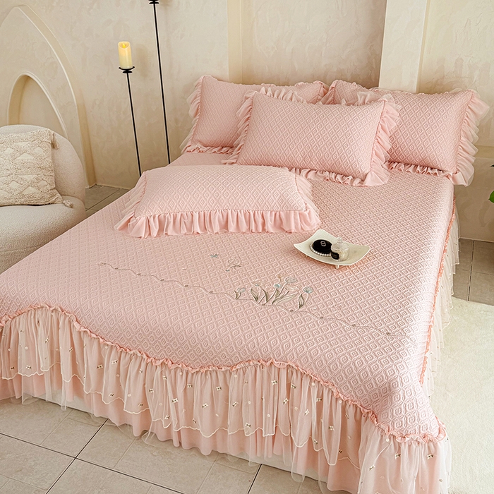 91家纺网 家纺一手货源 找家纺 金绣美居 2026新款PE高分子凉感席冰感床裙款三件套-安然影 安然影-豆沙粉