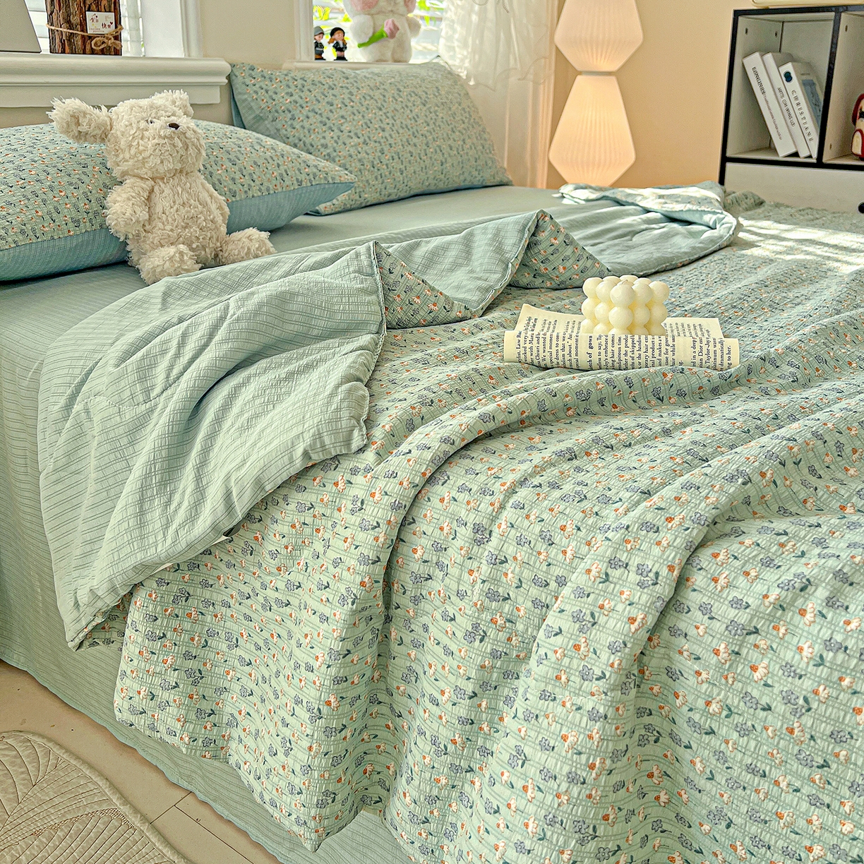 91家纺网 家纺一手货源 找家纺 王朝国际 2026新款A类彩竺棉印花夏被四件套 奶蓝泡芙