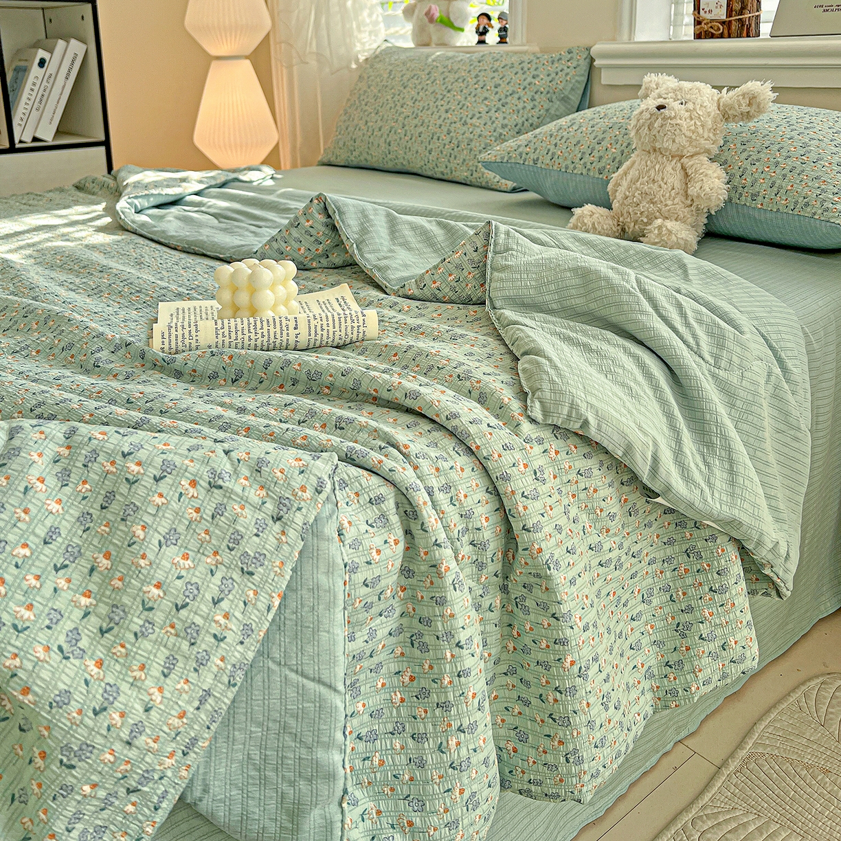 91家纺网 家纺一手货源 找家纺 王朝国际 2026新款A类彩竺棉印花夏被四件套 奶蓝泡芙