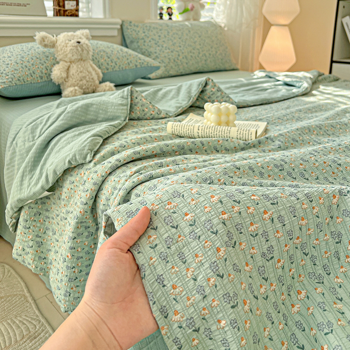 91家纺网 家纺一手货源 找家纺 王朝国际 2026新款A类彩竺棉印花夏被四件套 奶蓝泡芙