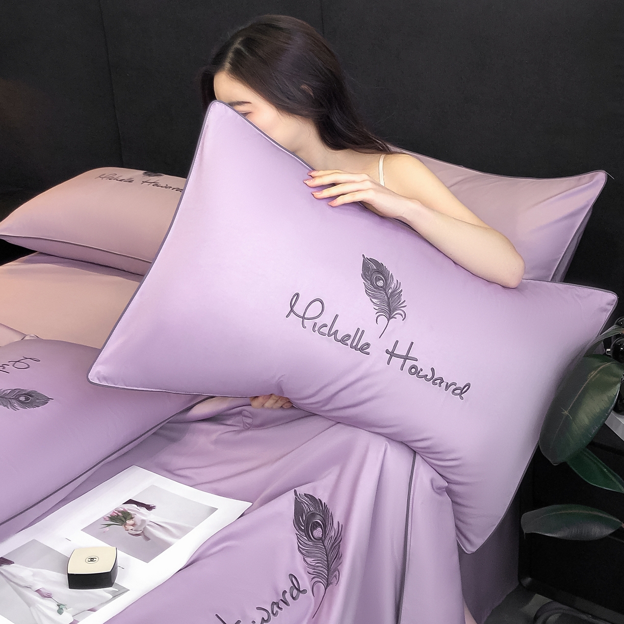 91家纺网 家纺一手货源 找家纺 吾诺家居 2026新款双拼及羽毛刺绣夏被夏凉被空调被四件套-柔羽 羽毛紫