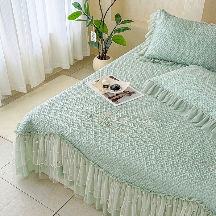 91家纺网 家纺一手货源 找家纺 金绣美居 2026新款PE高分子凉感席冰感床裙款三件套-安然影 安然影-清水绿