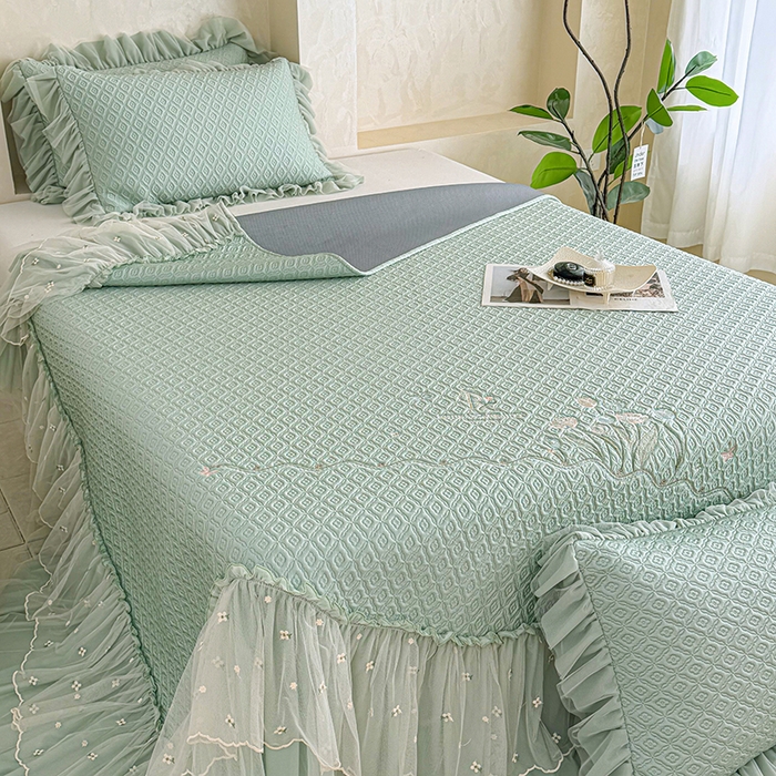 91家纺网 家纺一手货源 找家纺 金绣美居 2026新款PE高分子凉感席冰感床裙款三件套-安然影 安然影-清水绿