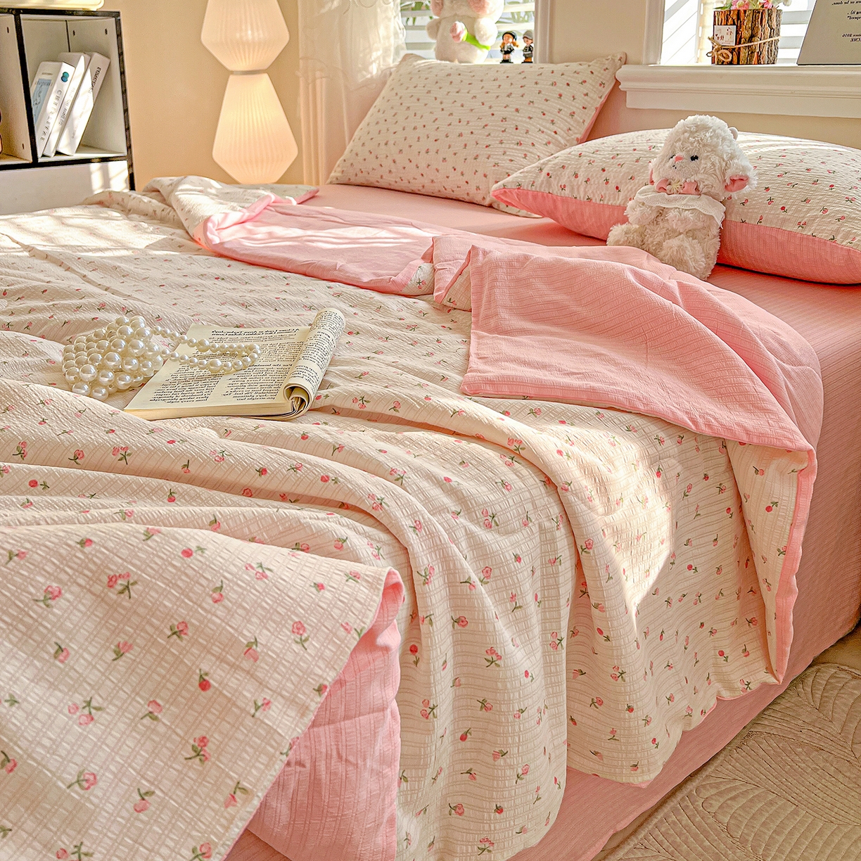 91家纺网 家纺一手货源 找家纺 王朝国际 2026新款A类彩竺棉印花夏被四件套 七里香