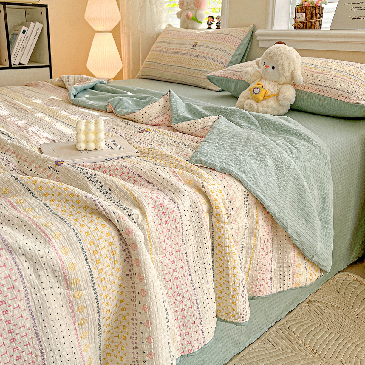 91家纺网 家纺一手货源 找家纺 王朝国际 2026新款A类彩竺棉印花夏被四件套 小欢喜