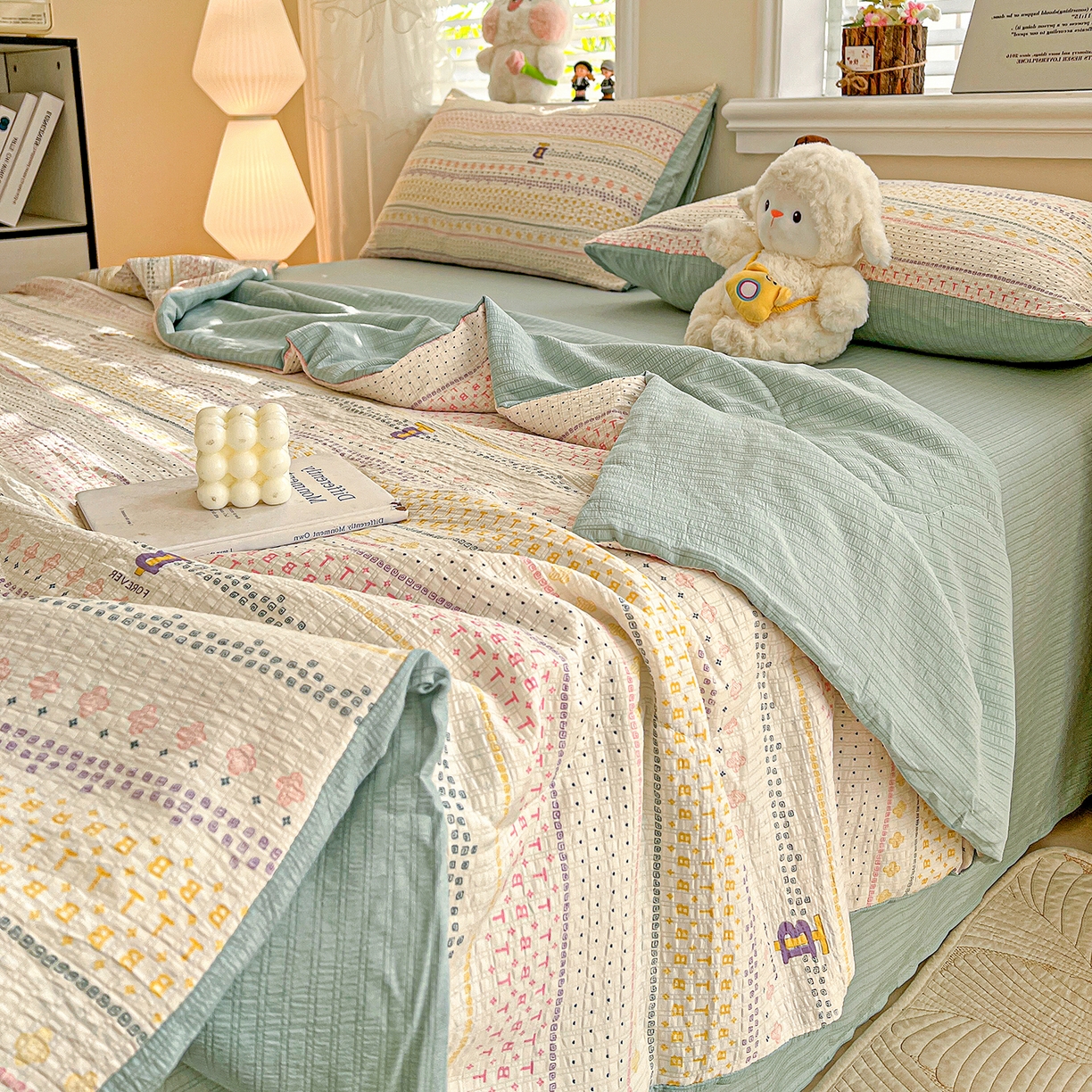 91家纺网 家纺一手货源 找家纺 王朝国际 2026新款A类彩竺棉印花夏被四件套 小欢喜