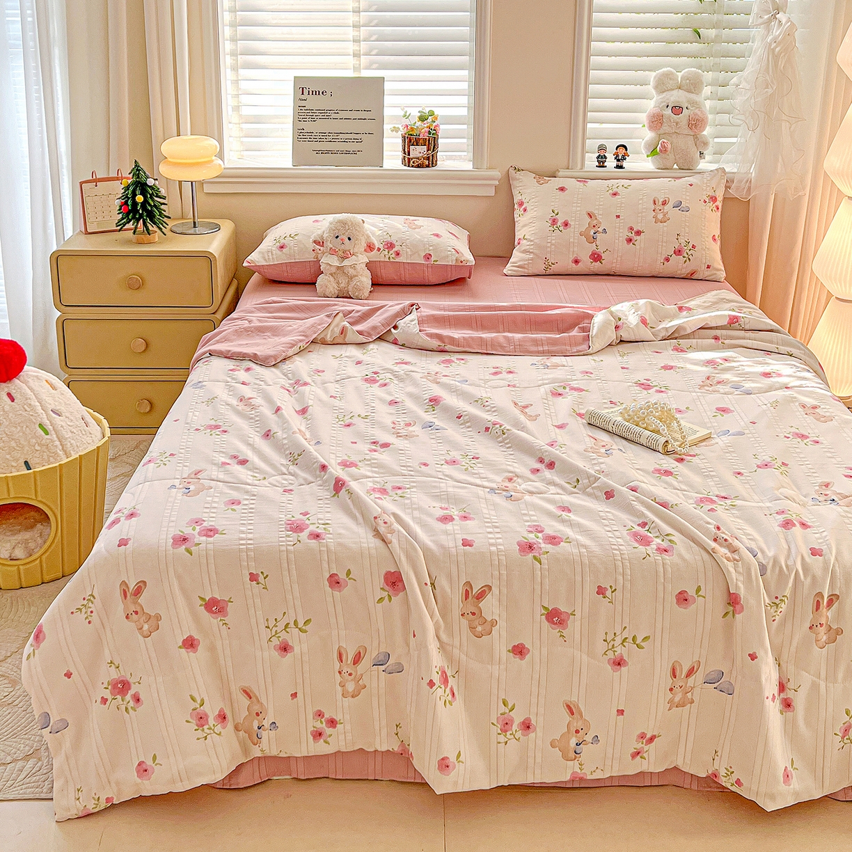 91家纺网 家纺一手货源 找家纺 王朝国际 2026新款A类彩竺棉印花夏被四件套 小兔子