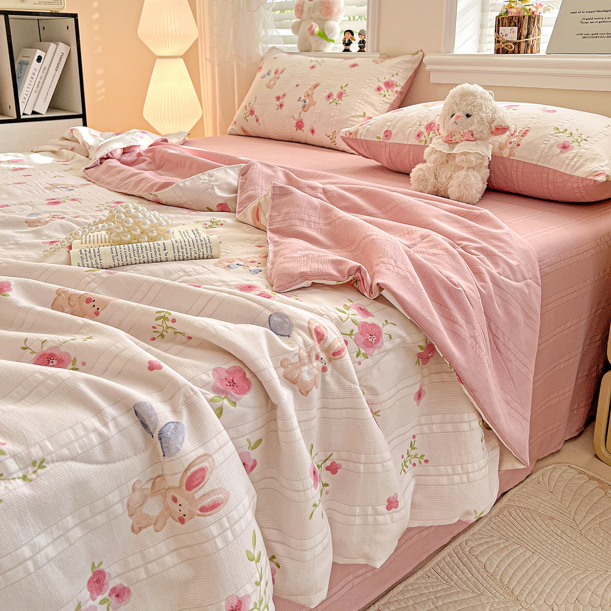 91家纺网 家纺一手货源 找家纺 王朝国际 2026新款A类彩竺棉印花夏被四件套 小兔子