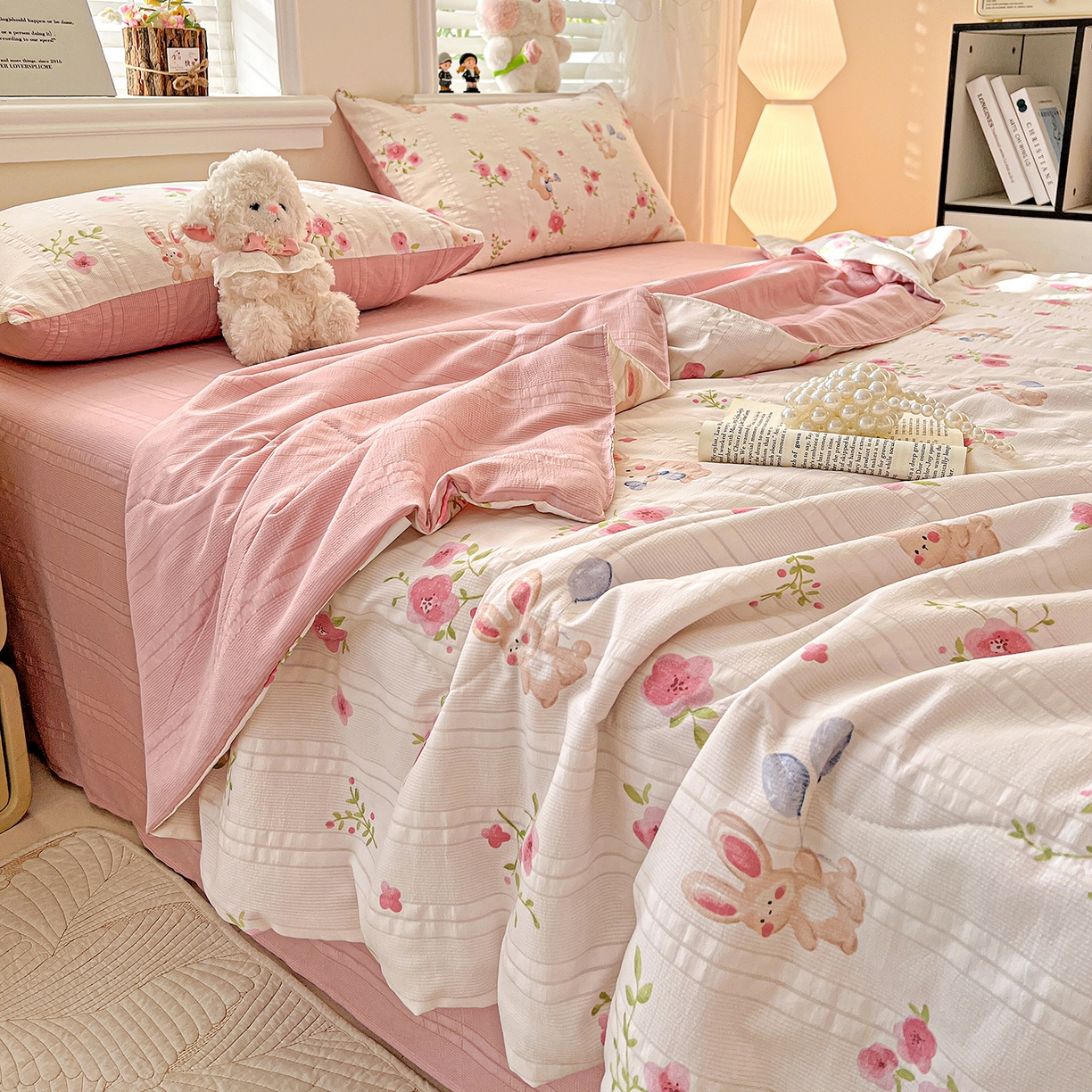 91家纺网 家纺一手货源 找家纺 王朝国际 2026新款A类彩竺棉印花夏被四件套 小兔子