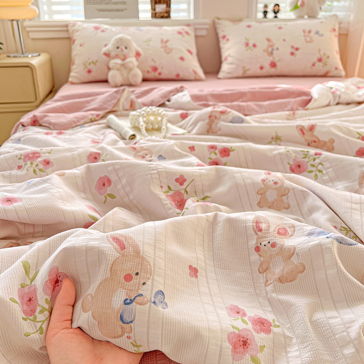 91家纺网 家纺一手货源 找家纺 王朝国际 2026新款A类彩竺棉印花夏被四件套 小兔子